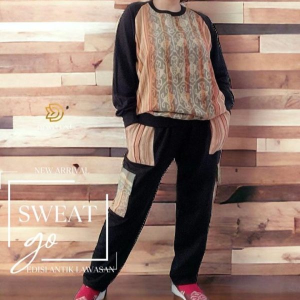 SweatGo - sweater & cargo pants - Image 2